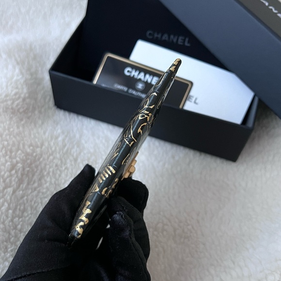 Auth Chanel Croc Embossed Graffiti Flat Card Holder - Unused - Picture 5 of 10